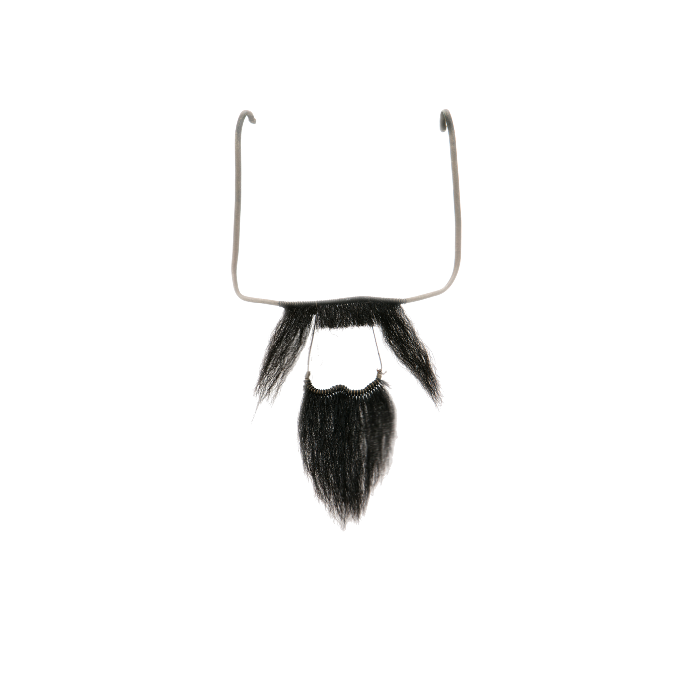   黑八字吊搭髯口