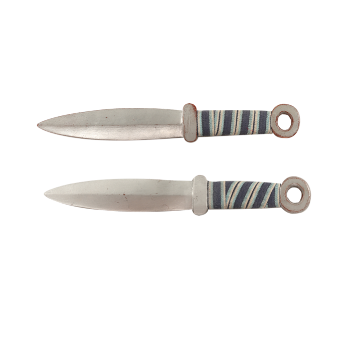   金属匕首