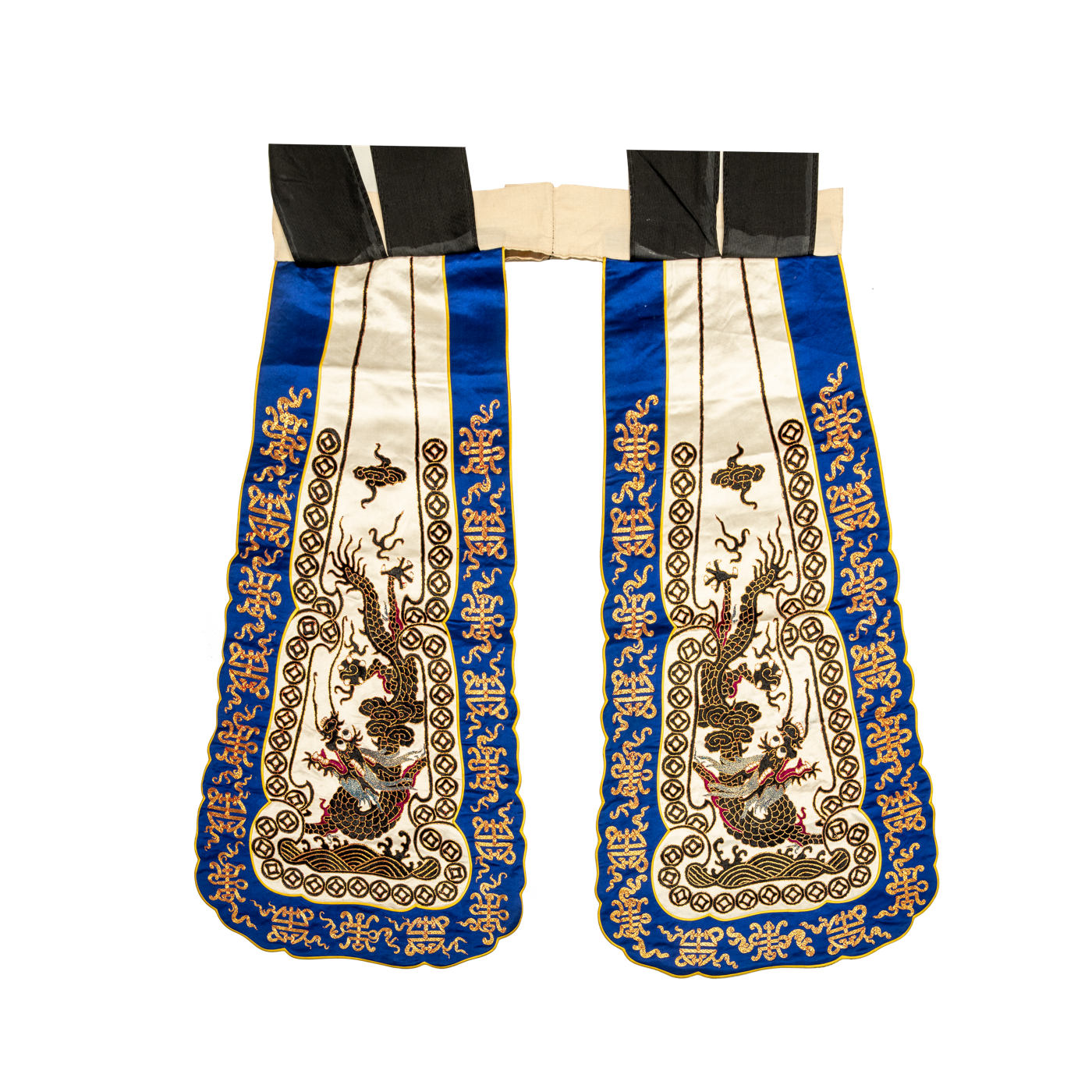   白缎圈蓝边绣圈金黑龙纹黑衬里大靠