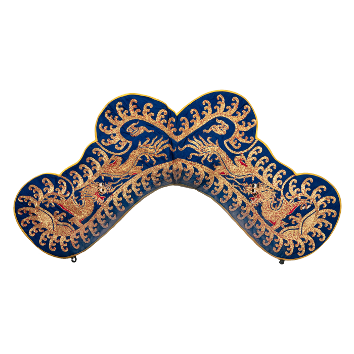   蓝缎平金绣龙明黄衬里大靠