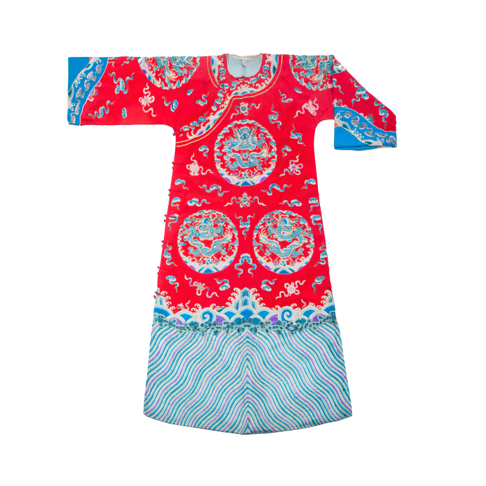   红彩绣圈金团龙旗蟒