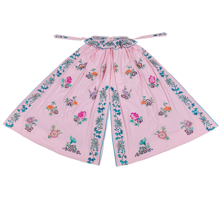   粉绣四季花斗篷