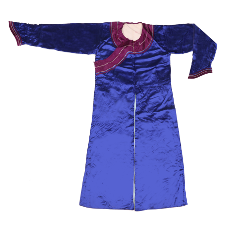   灰布圈黑边箭衣