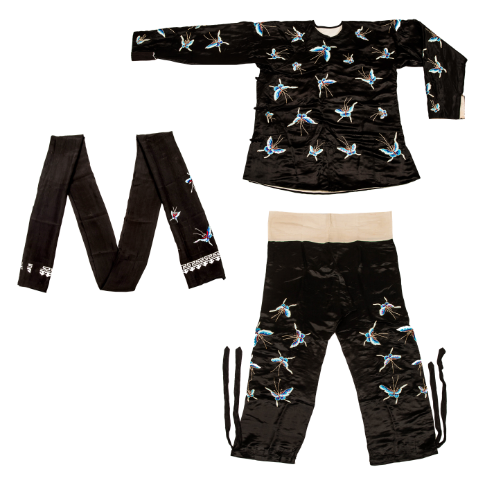   黑缎绣百蝶挎衣裤 含腰巾子