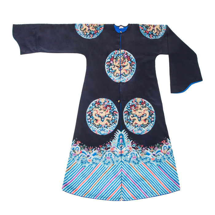  黑彩绣圈金团龙外褂子